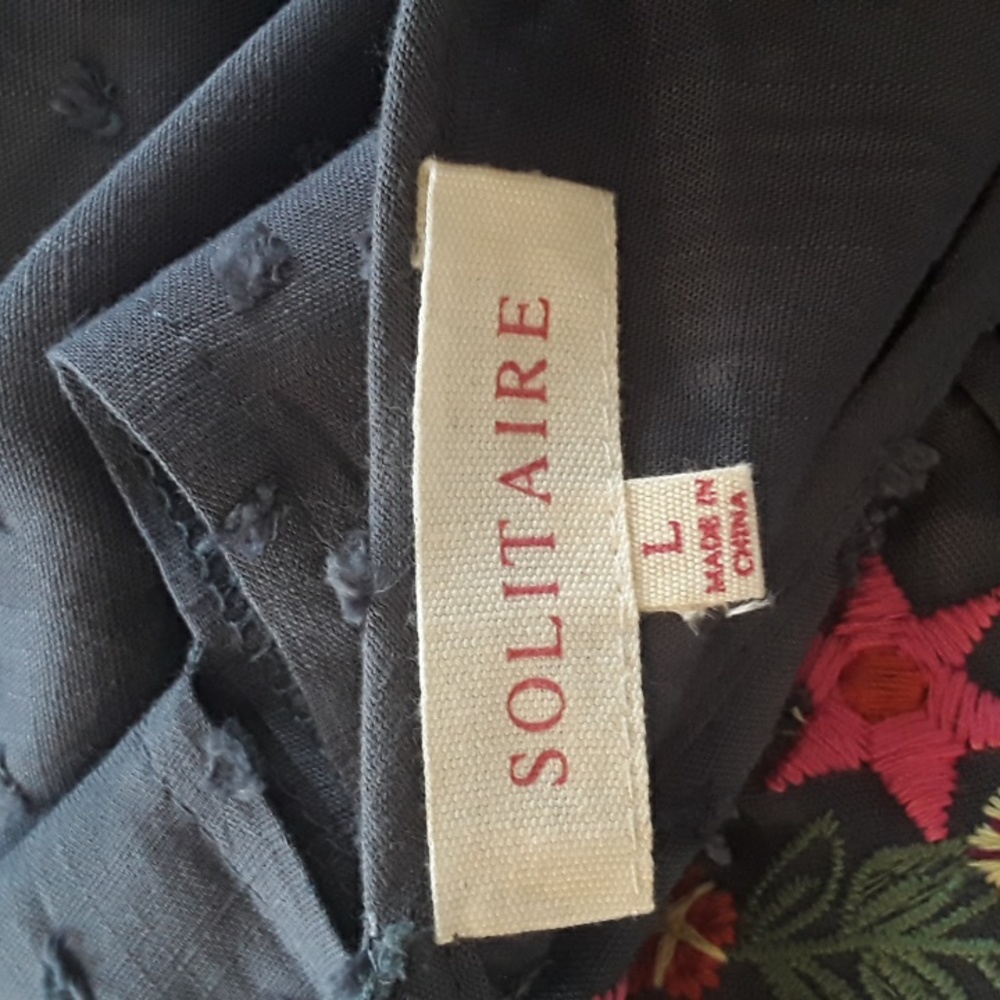 Solitaire size large embroidered peasant blouse 100% rayon - Picture 5 of 6